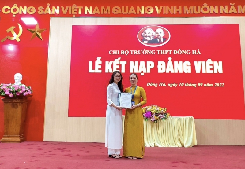 14 học sinh phổ thông ở Quảng Trị được kết nạp vào hàng ngũ của Đảng