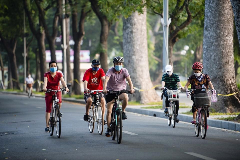 Làn đường riêng cho xe đạp ở Hà Nội: Chủ trương tiến bộ nhưng phải có lộ trình