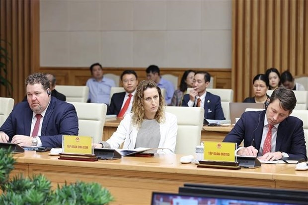 Foreign firms recommend solutions to promote Vietnam's development