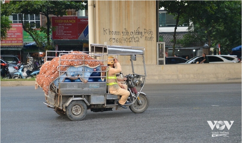 Giải quyết vấn đề xe tự chế: Khó quá thì đứng sang một bên...