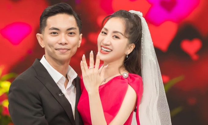 Chuyện showbiz: Phan Hiển cầu hôn Khánh Thi sau 13 năm