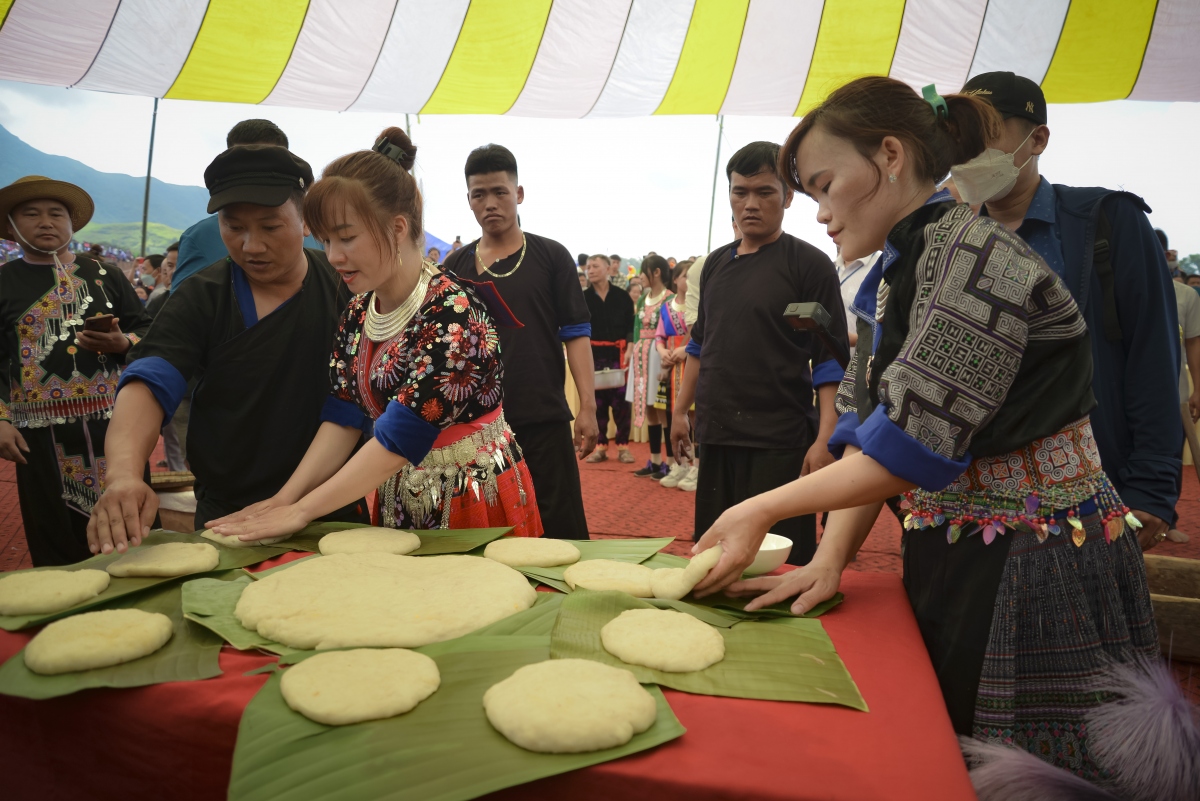 Hàng nghìn người dự Ngày hội văn hóa dân tộc Mông