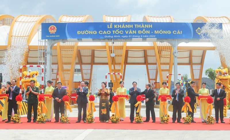 Thủ tướng nêu nhiều kinh nghiệm quý trong xây dựng cao tốc Vân Đồn - Móng Cái
