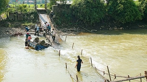 Sập cầu treo dân sinh tại huyện Phù Yên, Sơn La