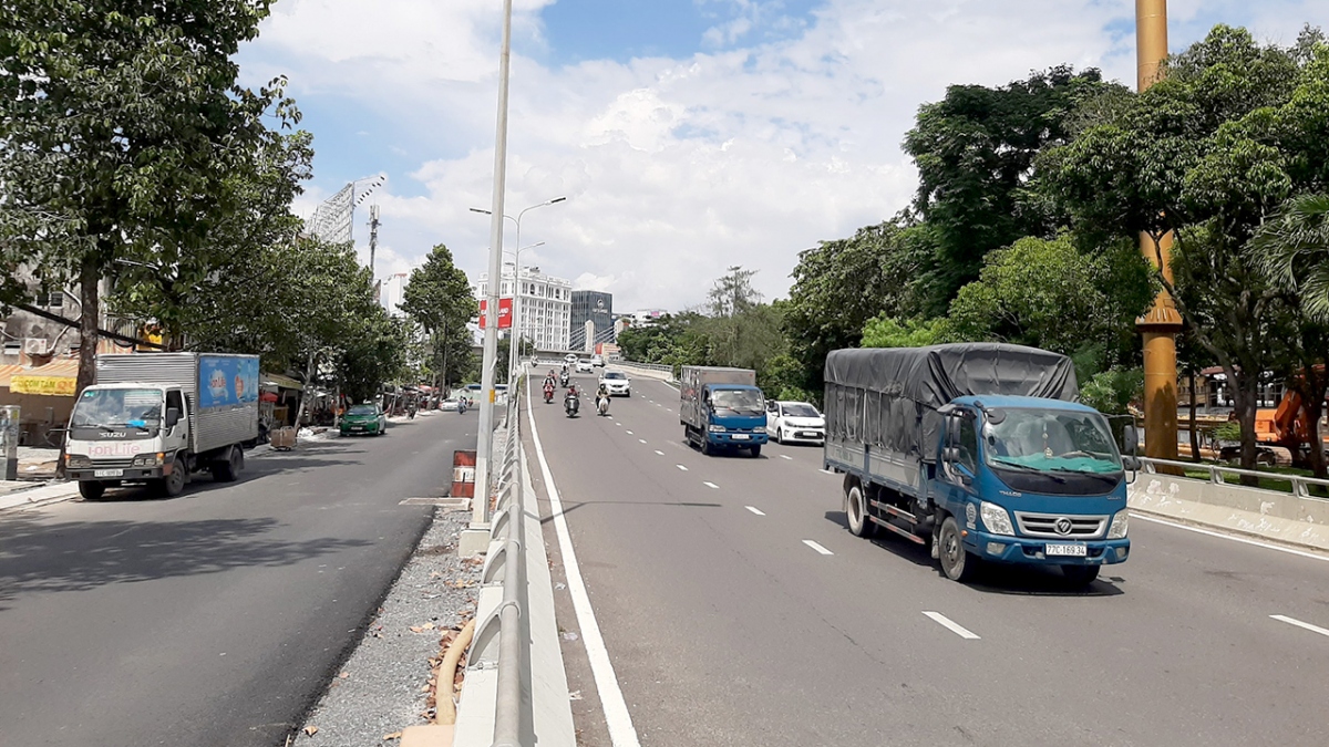 TP.HCM cấm xe qua cầu Nguyễn Hữu Cảnh sau sự cố đứt cáp