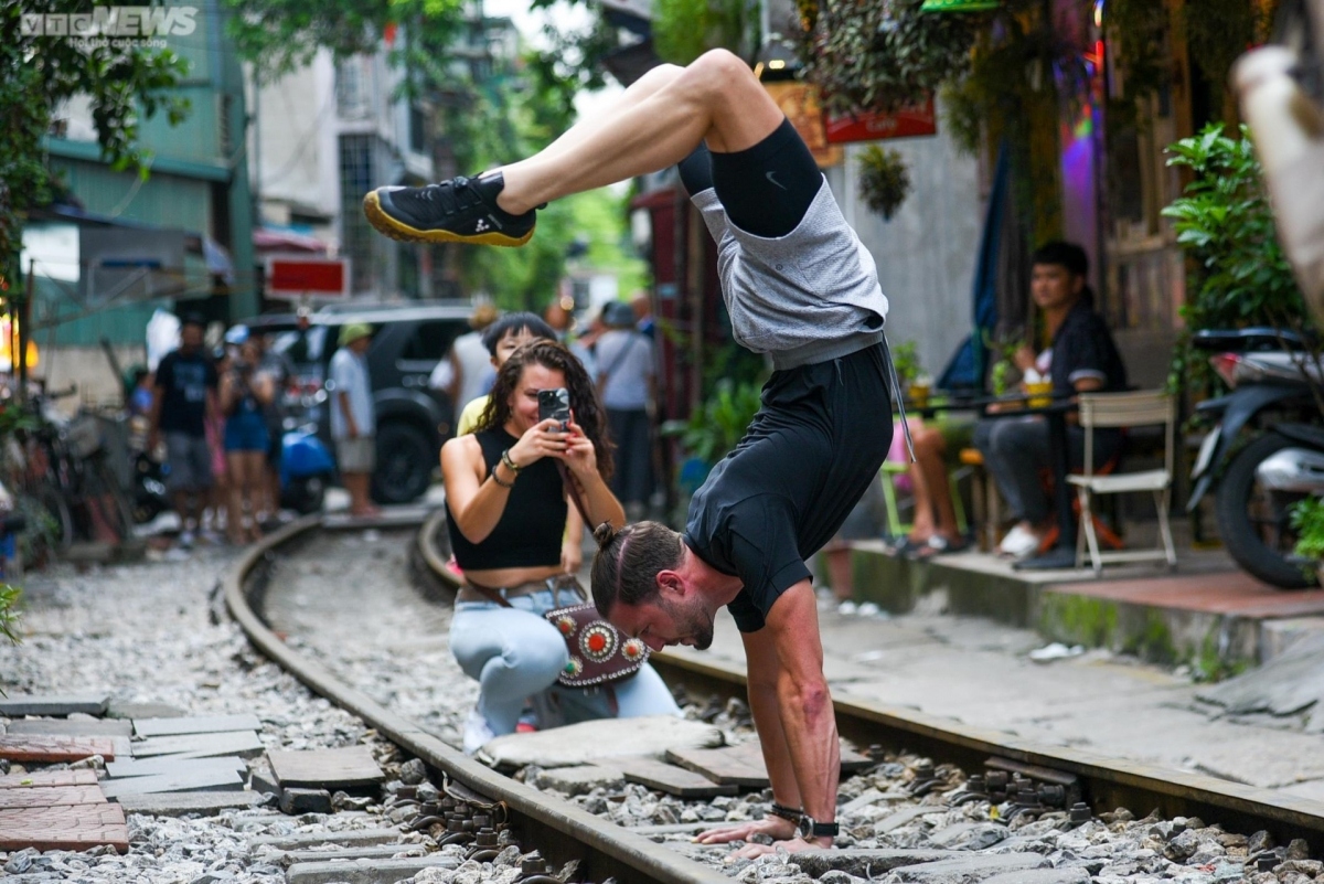 Cục Đường sắt: Không thể tồn tại cà phê đường tàu gây nguy hiểm