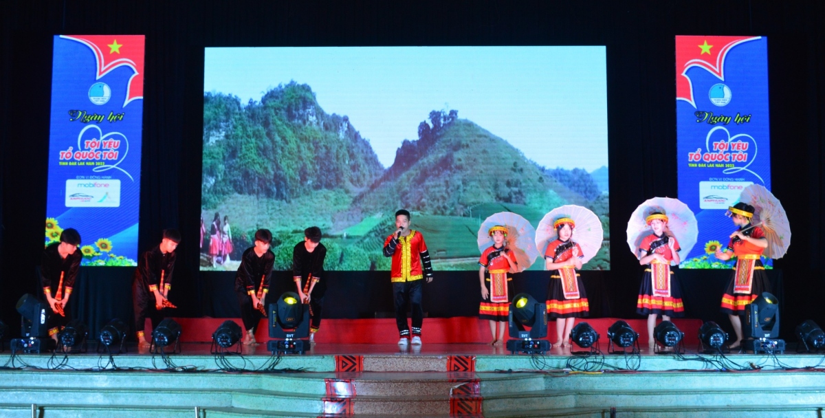 Đắk Lắk: Dấu ấn vùng miền khi thanh niên hát dân ca và diễn tấu nhạc cụ dân tộc