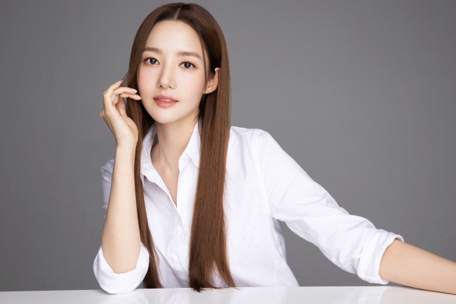 Dispatch tung ảnh hẹn hò của Park Min Young và bạn trai đại gia