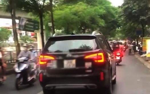 Công an quận Thanh Xuân xử phạt lái xe ô tô đi vào đường cấm