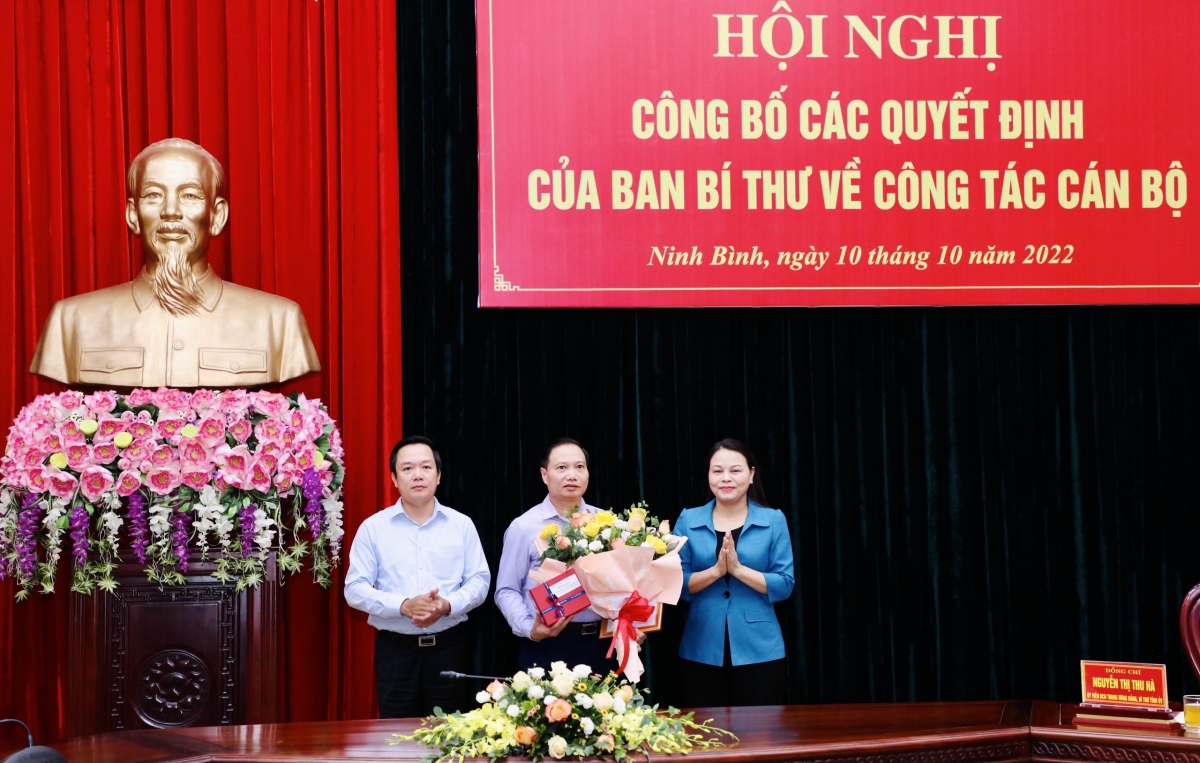 Phó Bí thư thường trực Tỉnh ủy Ninh Bình Trần Hồng Quảng nghỉ hưu trước tuổi