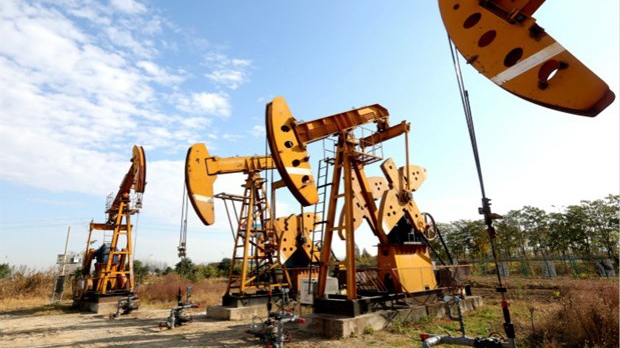Giá dầu châu Á tăng hơn 3% khi OPEC+ xem xét giảm 1 triệu thùng/ngày