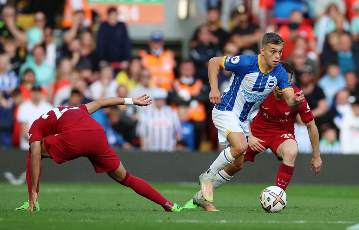 Trossard lập hat-trick, Brighton chia điểm nghẹt thở trên sân Liverpool