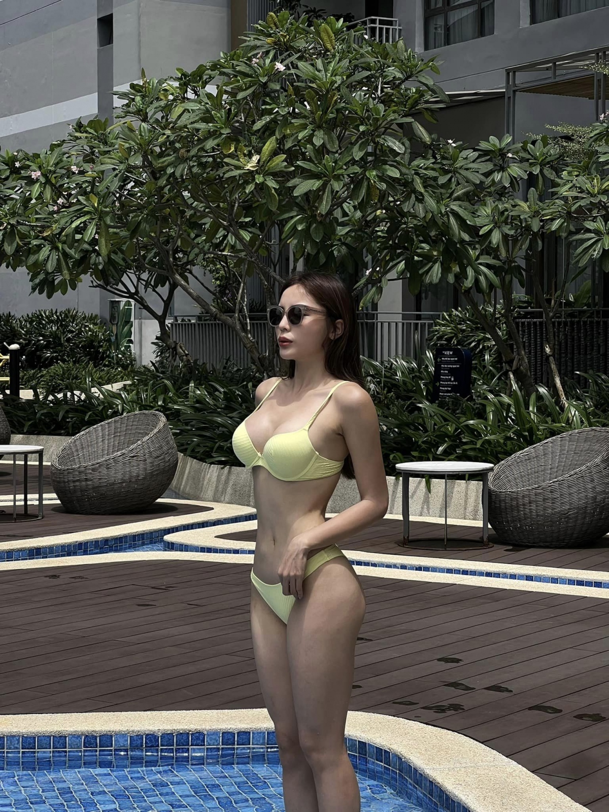Hoa hậu Nguyễn Cao Kỳ Duyên lại gây "sốt" với bikini