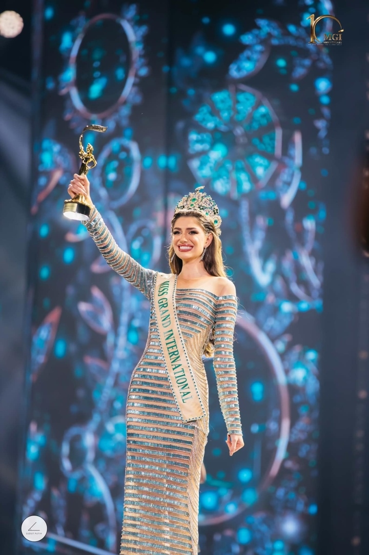 Nhan sắc và trình độ đáng nể của Hoa hậu Hòa bình Quốc tế 2022