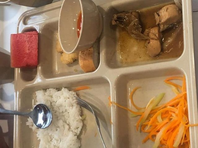 Học sinh Hà Nội "tố" suất ăn trưa có dòi, nhà trường lên tiếng