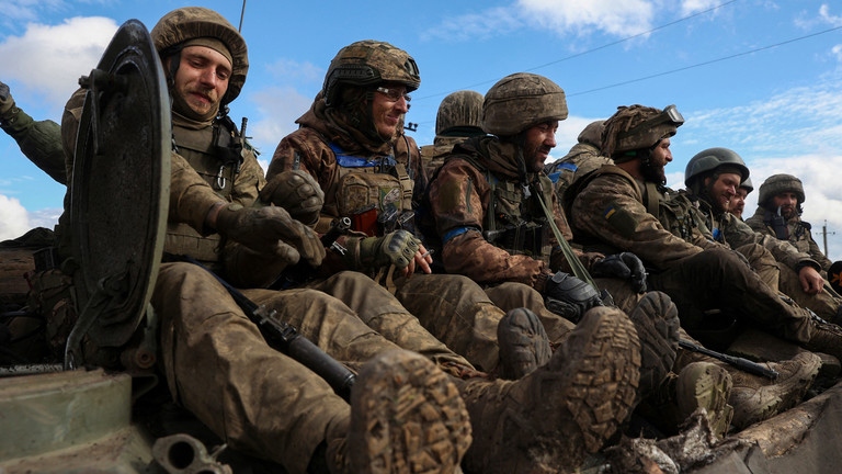 Quan chức LPR: Ukraine ồ ạt triển khai binh sỹ và vũ khí tới biên giới Donbass