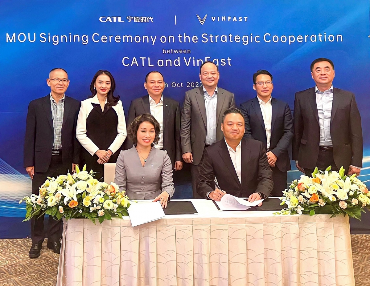 Tỷ phú Phạm Nhật Vượng chứng kiến VinFast và CATL ký hợp tác chiến lược toàn cầu