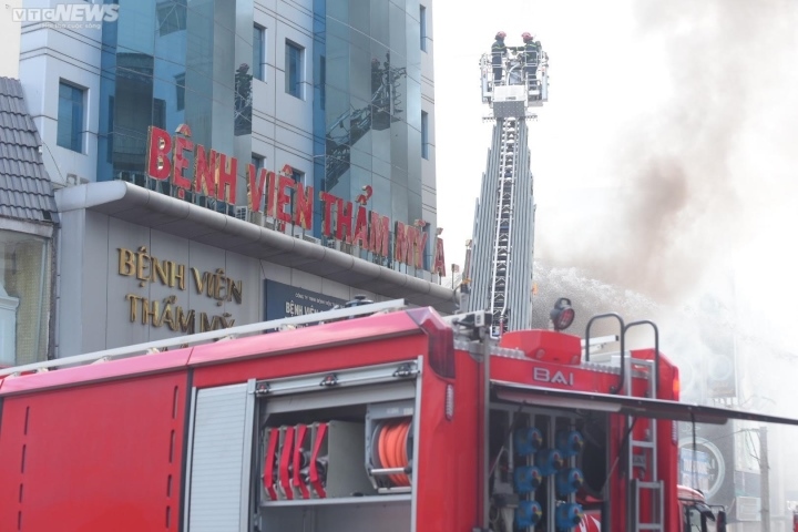 Hiện trường vụ cháy quán bar gần chợ Bến Thành, TP.HCM