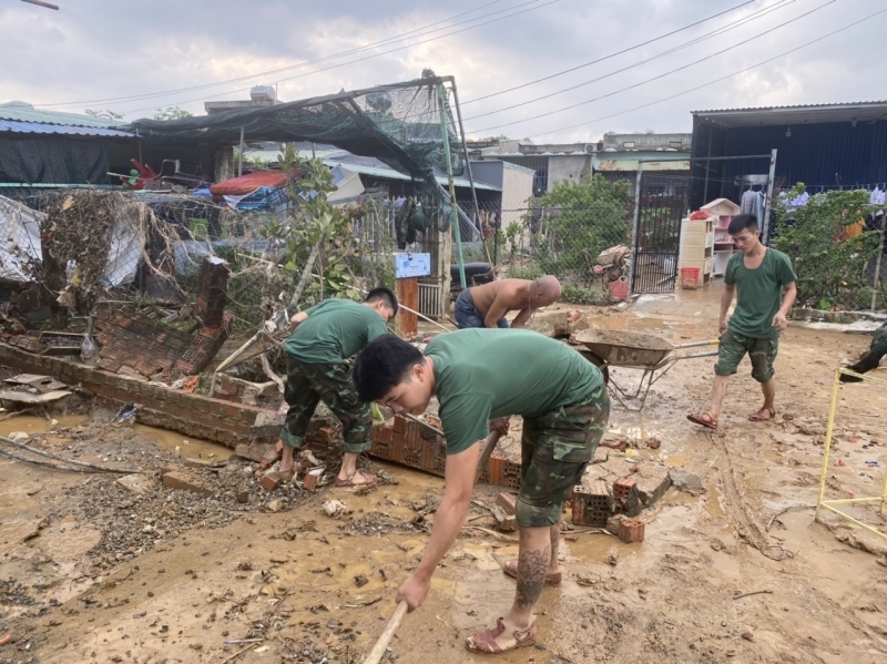 Đà Nẵng khẩn trương hỗ trợ người bị nạn, khắc phục thiệt hại do mưa lũ