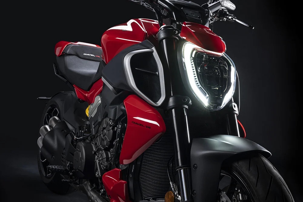 Ducati Diavel V4 2023 "lột xác" với diện mạo hoàn toàn mới