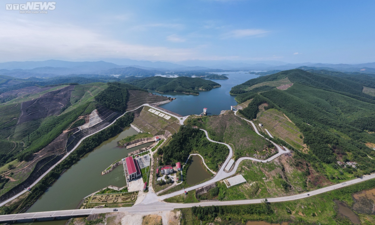 Cận cảnh siêu công trình thủy lợi có đập đất cao nhất Việt Nam