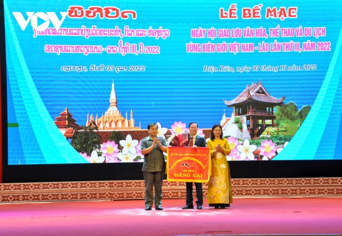 Bế mạc Ngày hội giao lưu văn hóa, thể thao, du lịch vùng biên giới Việt Nam-Lào