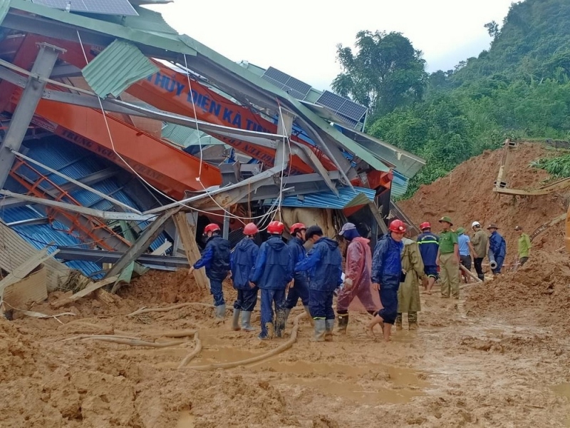 Ngày đêm dầm mình tìm nạn nhân mất tích sau vụ sạt lở ở thuỷ điện Kà Tinh 1