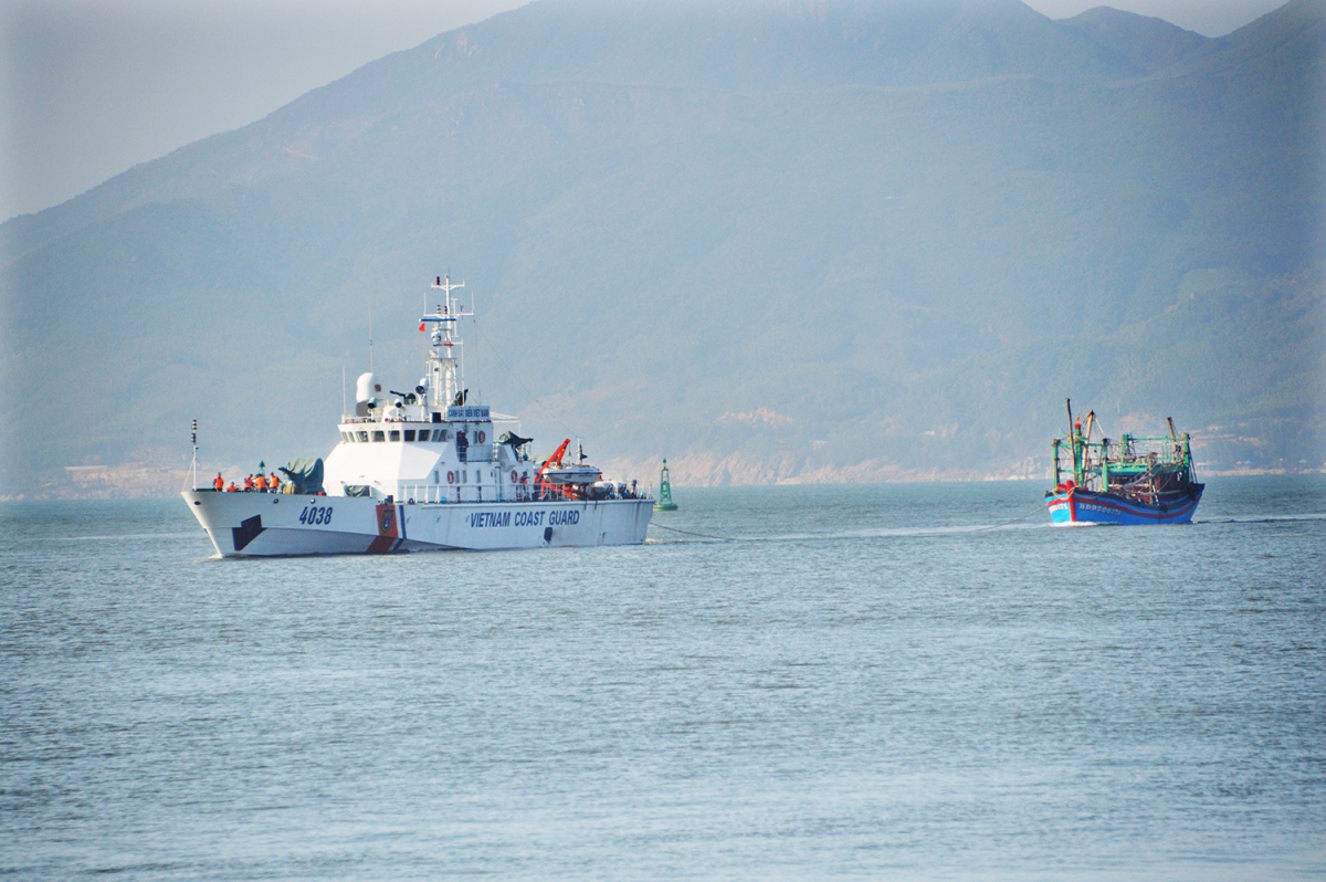 Một tàu cá của tỉnh Khánh Hòa bị chìm trên biển