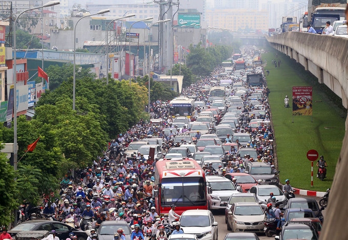 Thu phí vào Hà Nội từ 2024: Có hợp lý khi hạ tầng giao thông chưa đáp ứng?
