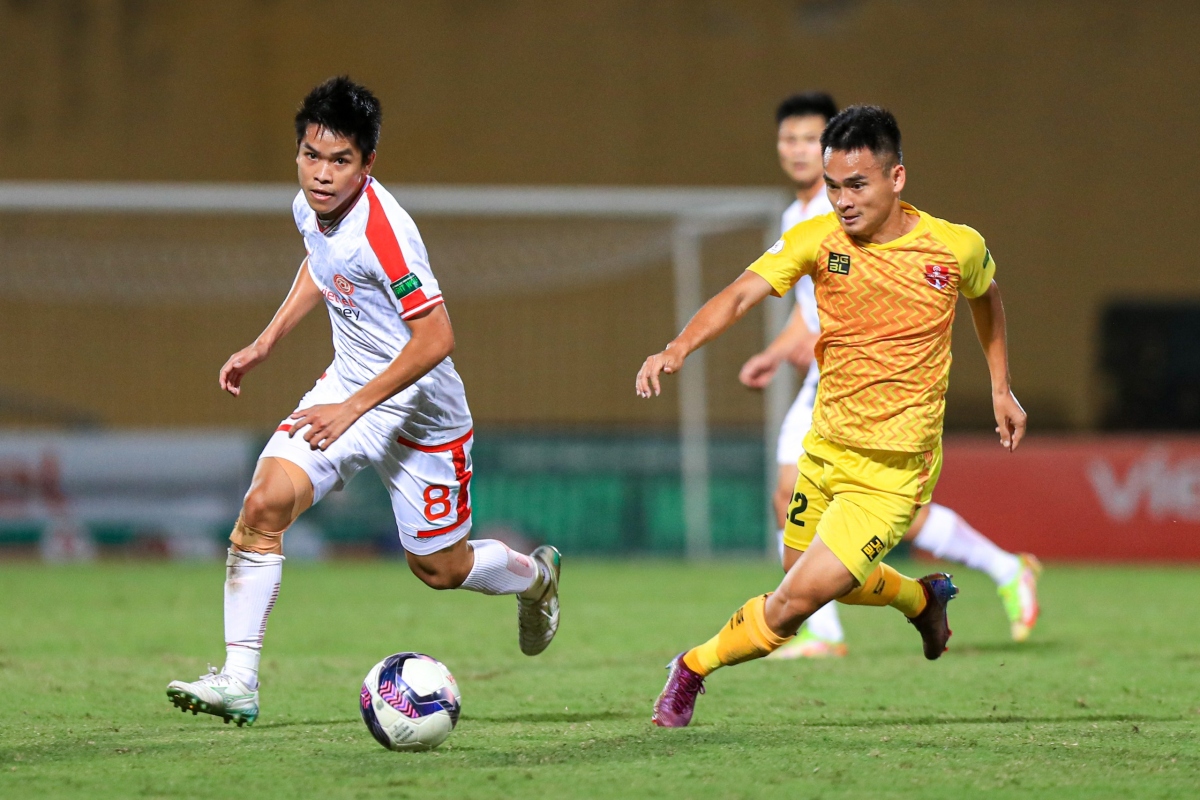 Sau vòng 18 V-League 2022: Hà Nội FC nhận quà từ các đối thủ