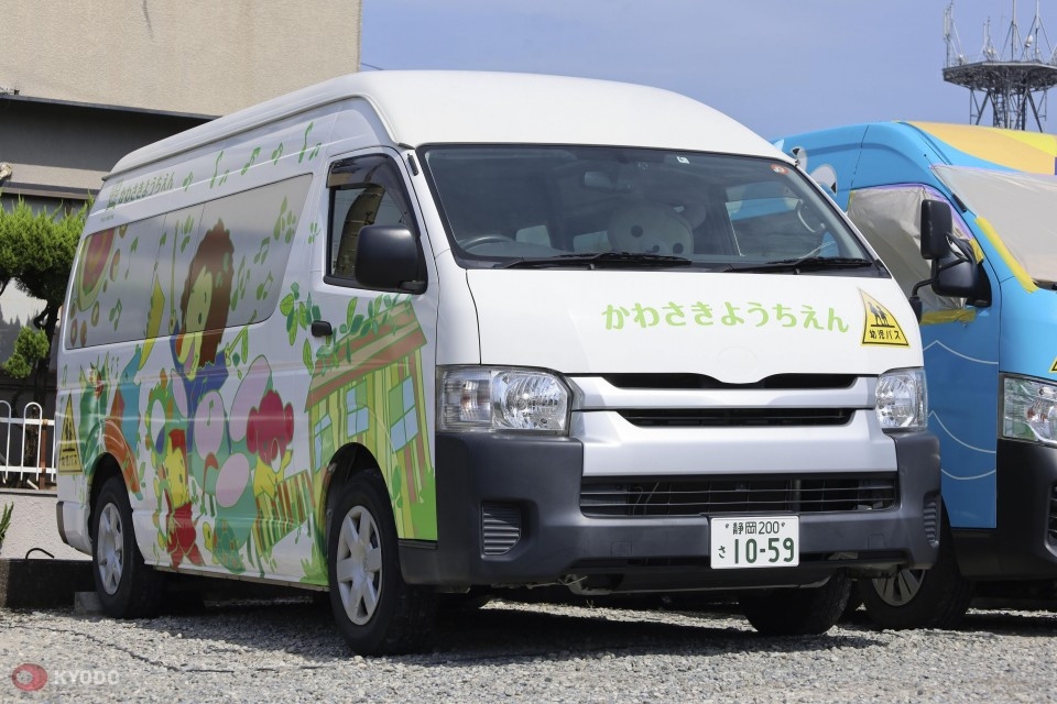 Nhật Bản yêu cầu lắp đặt thiết bị an toàn trên 44.000 xe buýt đưa đón trẻ