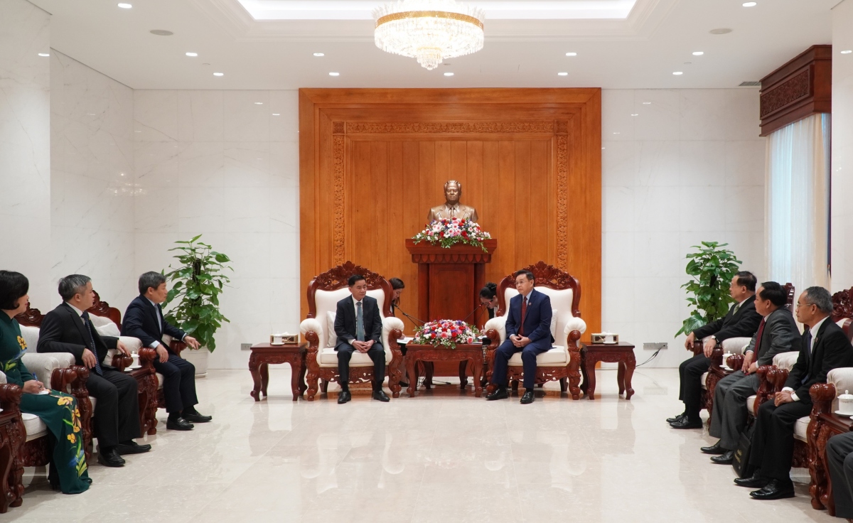 Chủ tịch Quốc hội Lào tiếp Chủ nhiệm Ủy ban Kiểm tra Trung ương ĐCS Việt Nam