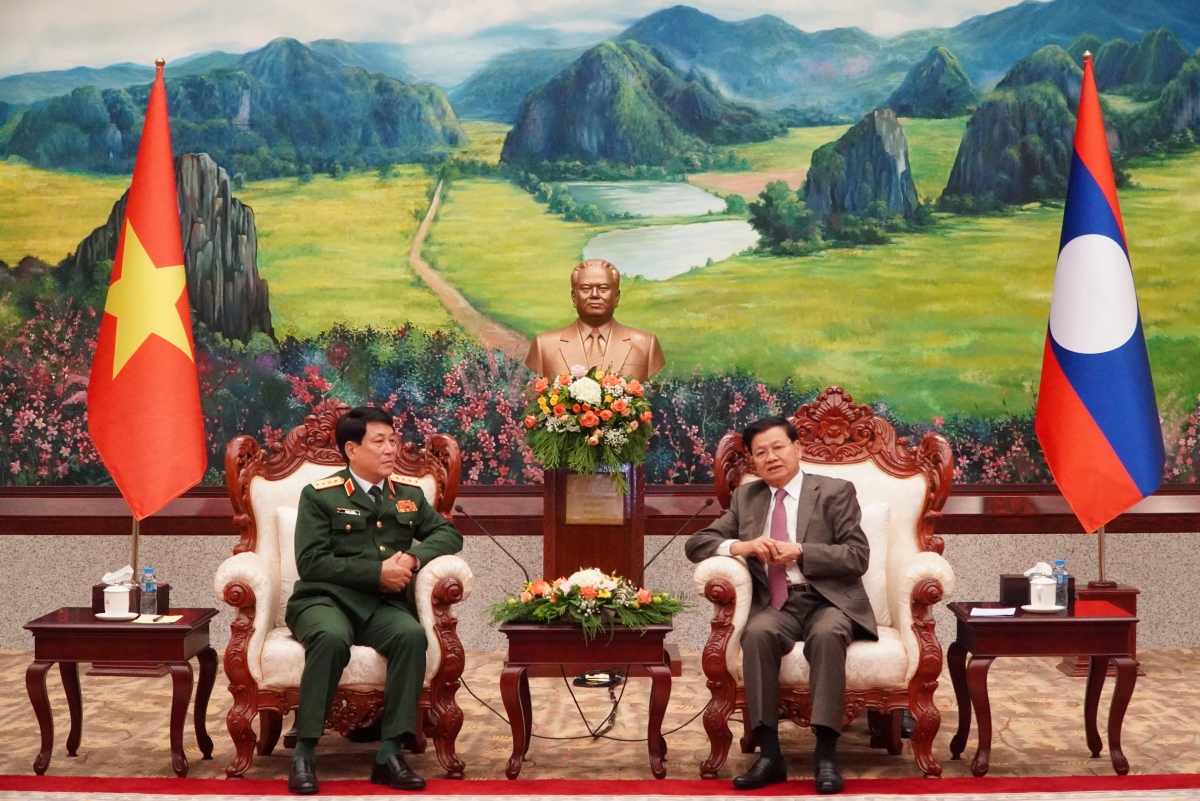 Tổng Bí thư, Chủ tịch nước Lào tiếp Đoàn đại biểu cán bộ chính trị cấp cao QĐND Việt Nam
