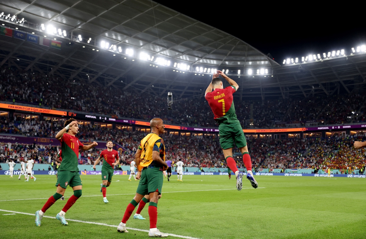 Ronaldo đi vào lịch sử, Bồ Đào Nha nhọc nhằn "vượt ải" Ghana