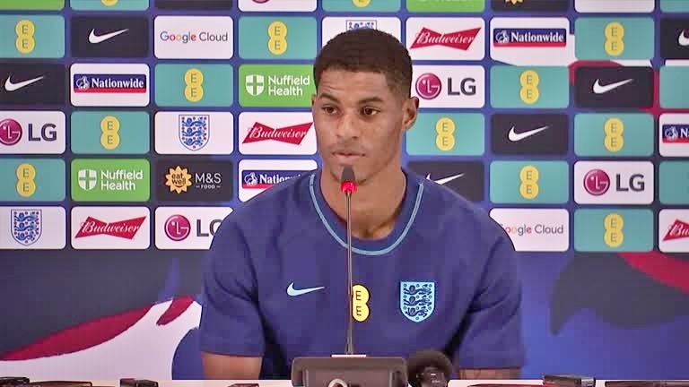 Rashford ca ngợi Ronaldo, gửi thông điệp tới cổ động viên của tuyển Anh