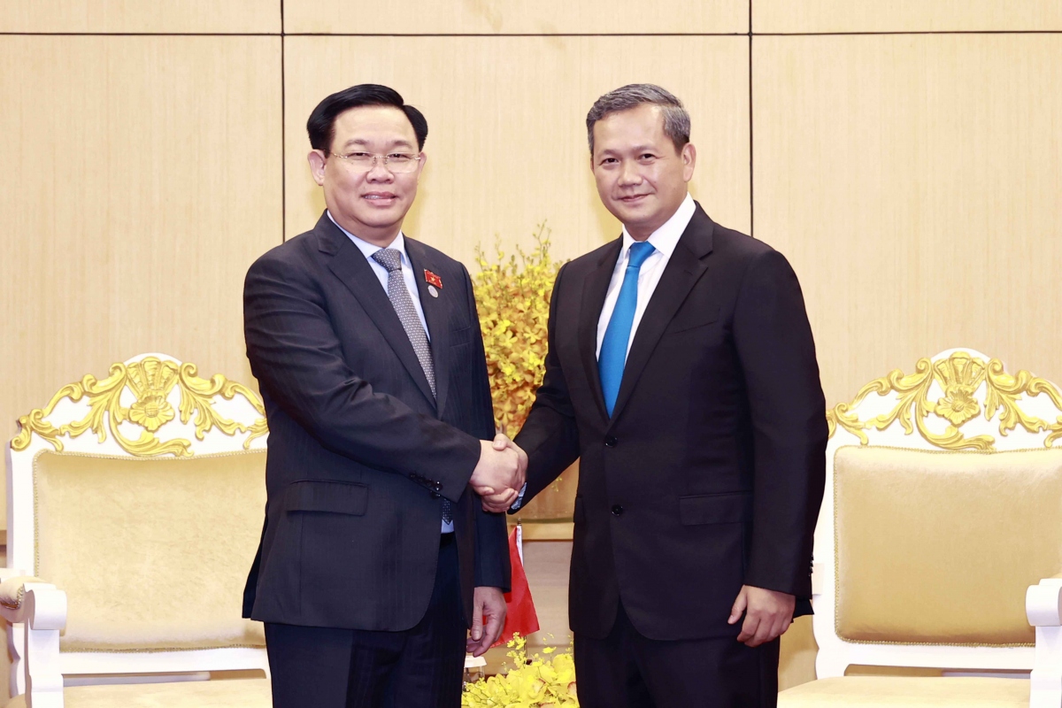 Chủ tịch Quốc hội Vương Đình Huệ tiếp Đại tướng Hun Manet