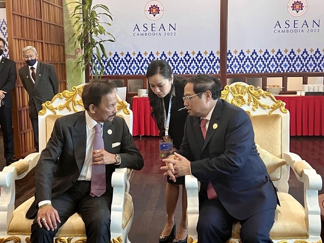 Thủ tướng Chính phủ Phạm Minh Chính gặp Quốc vương Brunei Darussalam