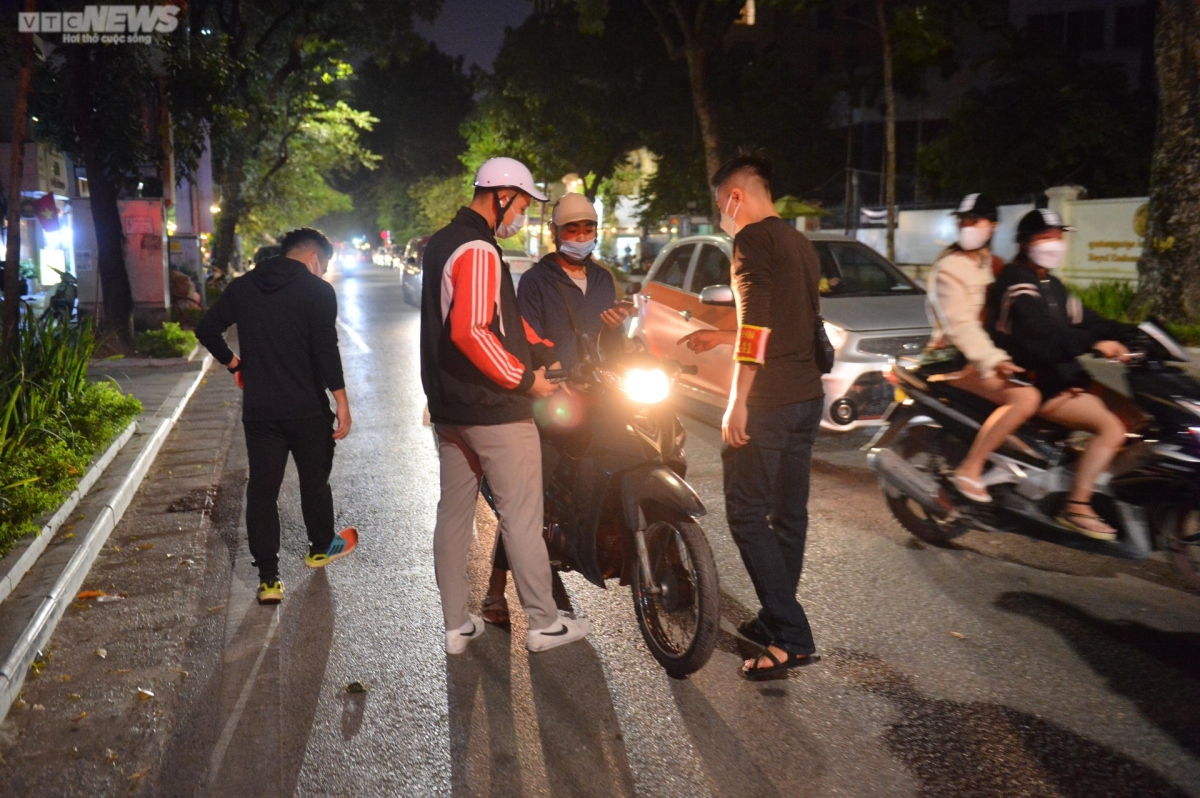 Lực lượng 141 hóa trang, vây bắt 'quái xế' nẹt pô trên đường phố Hà Nội