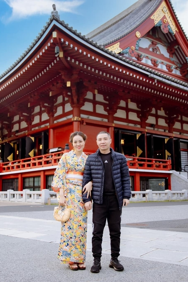 Chuyện showbiz: Vợ chồng NSND Công Lý tình tứ ở Nhật Bản