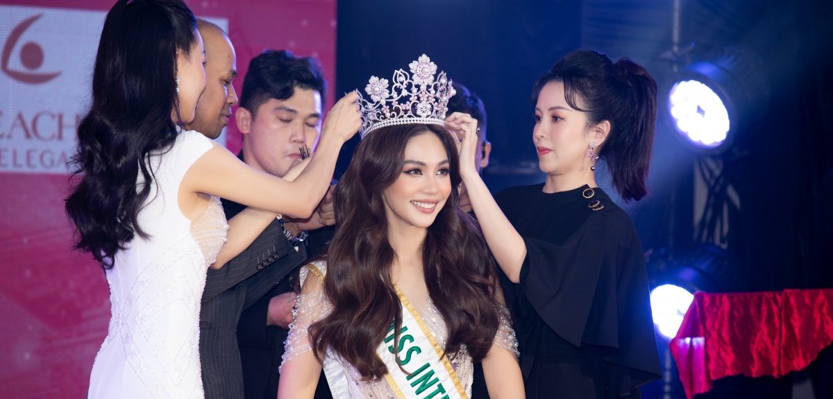 Cận cảnh chiếc vương miện bạc tỷ của Hoa hậu Quốc tế 2022