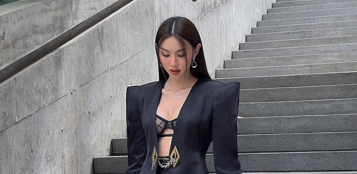 Hoa hậu Thùy Tiên diện đồ "hở bạo" lộ nội y nóng bỏng