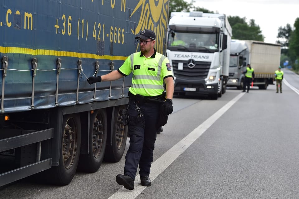 Gần 9.000 người di cư bất hợp pháp bị ngăn chặn ở biên giới Séc-Slovakia