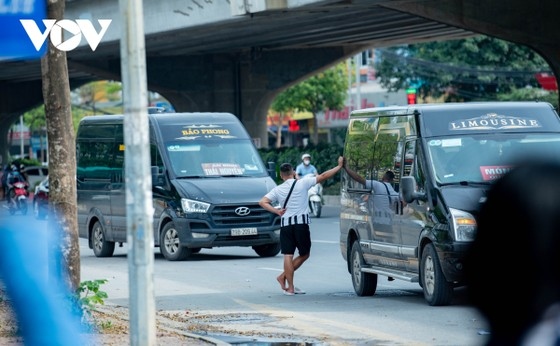 Xe dù, bến cóc tràn lan, doanh nghiệp vận tải muốn bỏ tuyến cố định