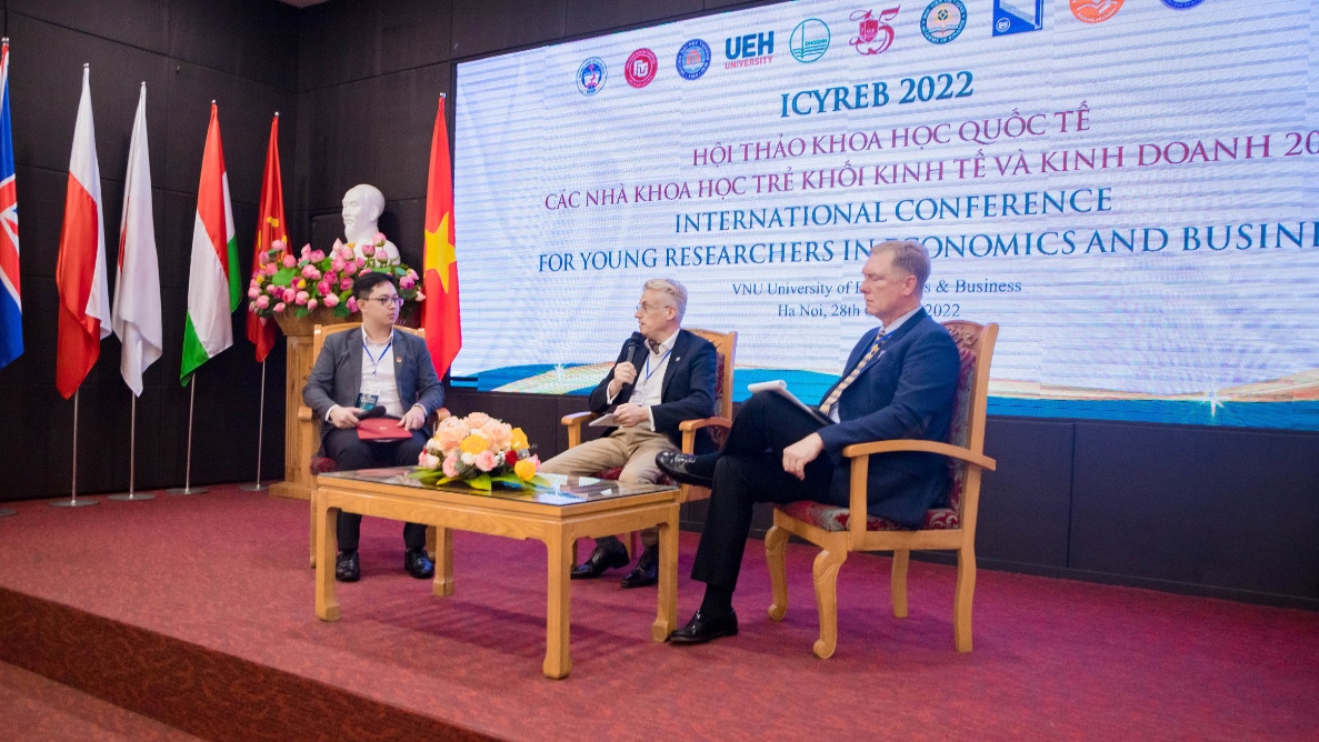 Chuyên gia quốc tế: Việt Nam xử lý lạm phát rất tốt