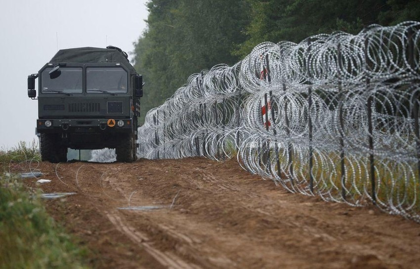 Ba Lan dựng rào dây thép gai dọc biên giới với vùng Kaliningrad của Nga