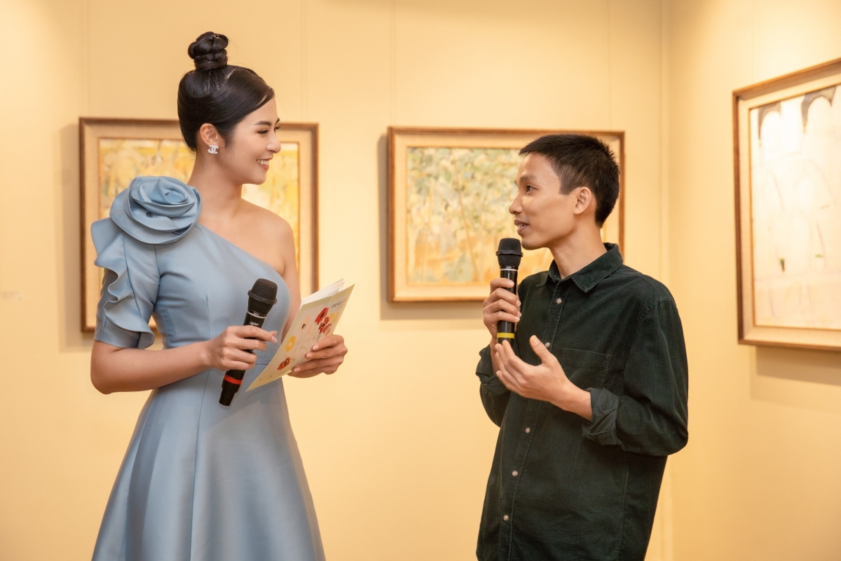 Hoa hậu Ngọc Hân làm MC tại triển lãm "Cho mùa gió"