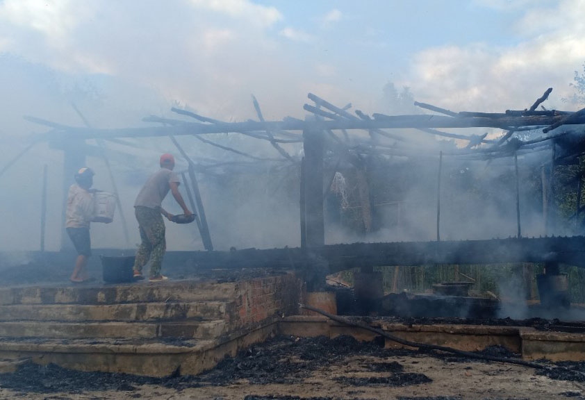 Dân làng Kon Dơ Năng tiếc nuối Nhà rông bị cháy