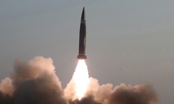 Triều Tiên tiếp tục phóng nhiều tên lửa