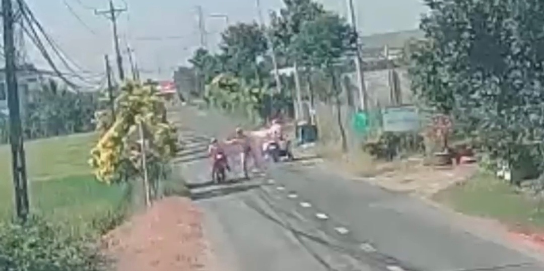 Giáng cấp cảnh sát trực tiếp đánh người vi phạm giao thông