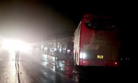 Tai nạn trên cao tốc Nội Bài - Lào Cai khiến 2 người chết, 5 người bị thương